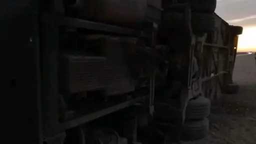 انقلاب أتوبيس ركاب علي طريق...