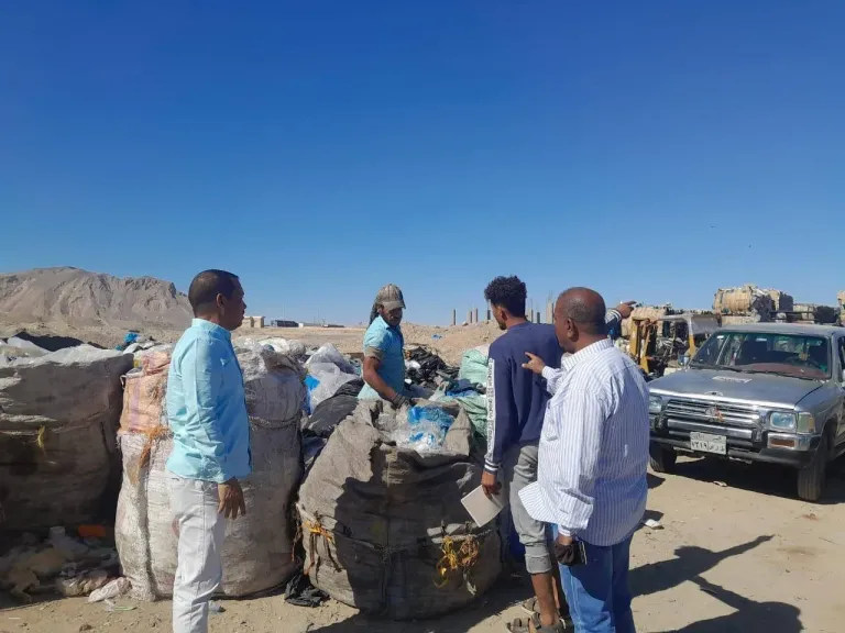 المرور علي مخازن الخردة