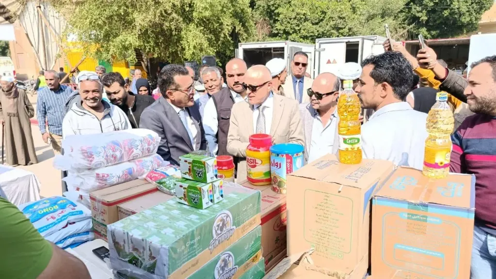 محافظ الأقصر يفتتح سوق اليوم الواحد