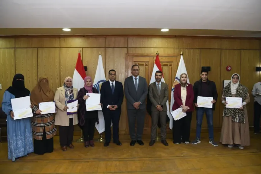 تسليم شهادات إتمام برنامج إدارة المشروعات الاحترافية