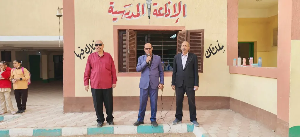 مدير  تعليم  فرشوط يحضر طابور الصباح بـ ” مدرسة البنات الابتدائية"