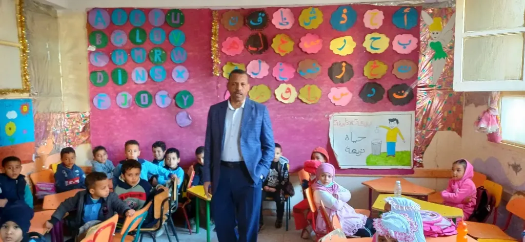  جولة موسعة لـ " مدير تعليم أبو تشت" في مدارس العمرة