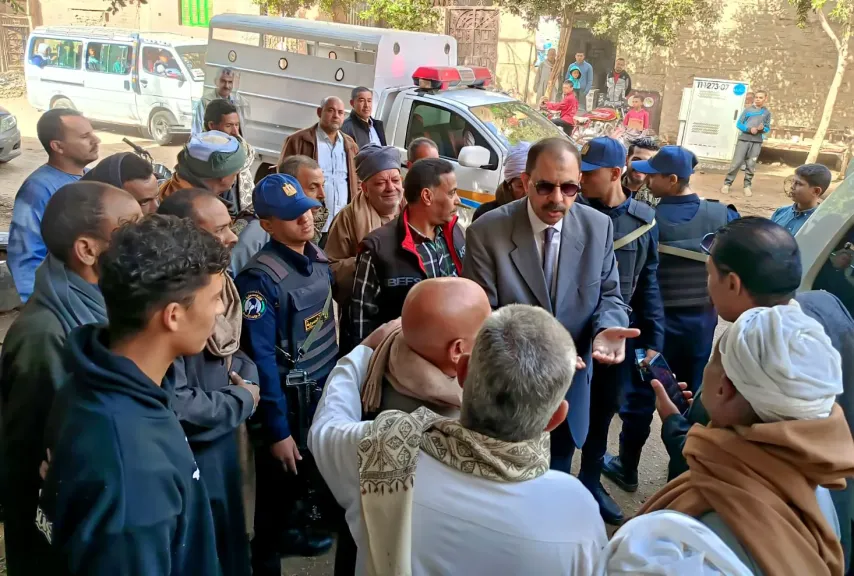 محافظ سوهاج يتفقد مستوى الخدمات المقدمة للمواطنين بقرية تونس