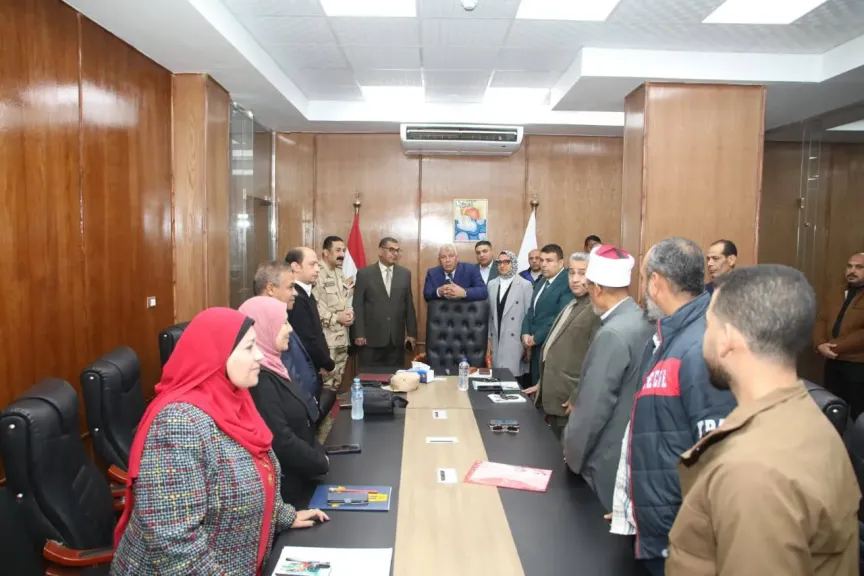 محافظ الوادي الجديد يتابع الانتخابات