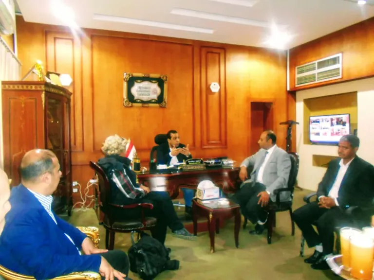 نائب محافظ قنا مع وفدي  «التنمية المحلية» و«اليونيسف»