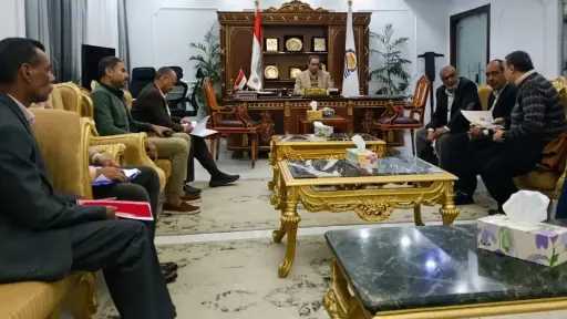 محافظ قنا يبحث توصيل الكهرباء...