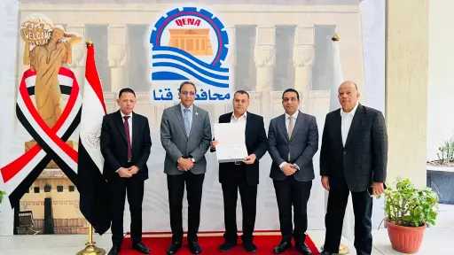 محافظ قنا يكرم المتدربين ضمن...