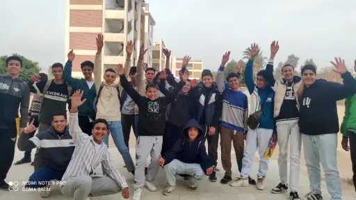 فرحة على وجوه الطلاب .....