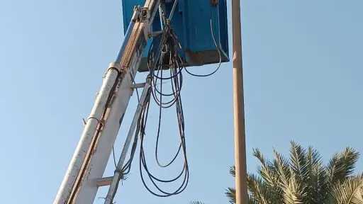 حملة لصيانة محولات الكهرباء وإنارة...