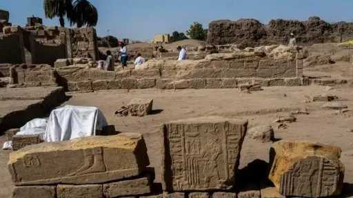 بعثة أثرية صينية تكشف عن...