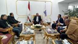 محافظ قنا يبحث مع معاون...