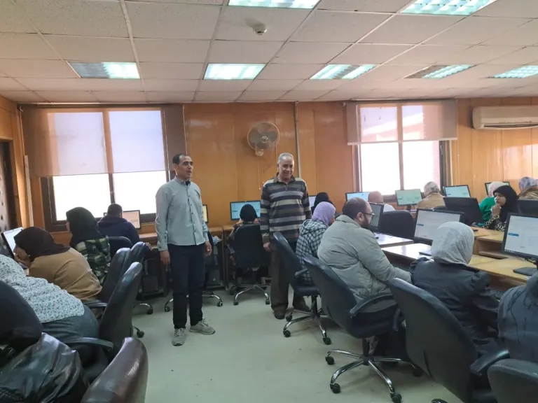 مركز التحول الرقمي بجامعة قنا جري اختبارات لـ 106 باحثًا