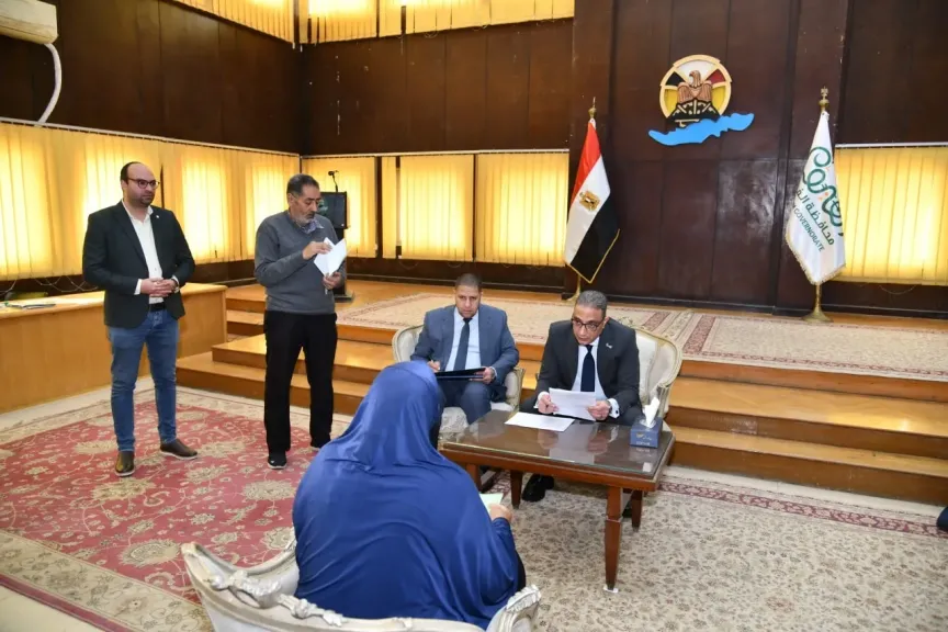 محافظ الفيوم يستمع لمشاكل المواطنين