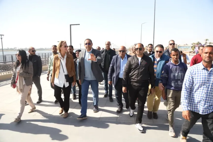 محافظ قنا وسفيرة الاتحاد الأوروبي يتفقدان مشروع تطوير ”كورنيش النيل”