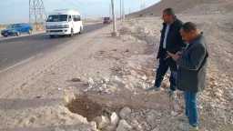 إصلاح هبوط أرضي بالطريق الصحراوي...