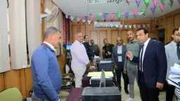 نائب محافظ قنا يتابع المنصة...