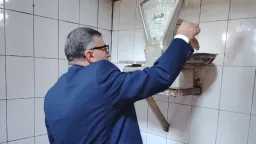 خلال جولة مفاجئة ..-محافظ قنا...