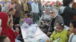 محافظ الوادي الجديد تشارك أهالي...