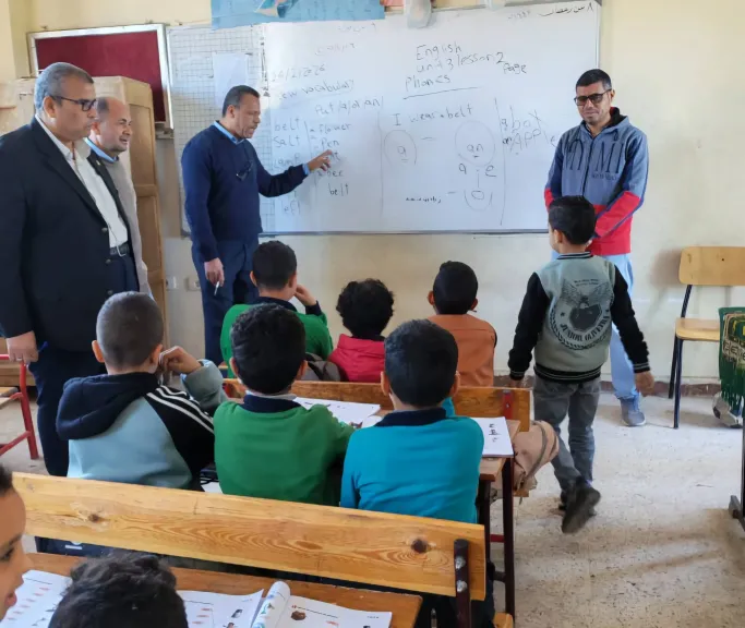 مدير تعليم أبوتشت يتفقد مدرسة الشقيفي