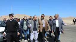 محافظ البحر الأحمر يتفقد طريق...