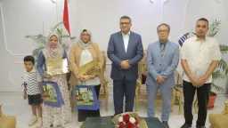 محافظ قنا يكرم سيدتين حصلتا...